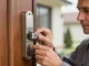 Cache serrure anti effraction : la solution la plus fiable pour votre porte ?